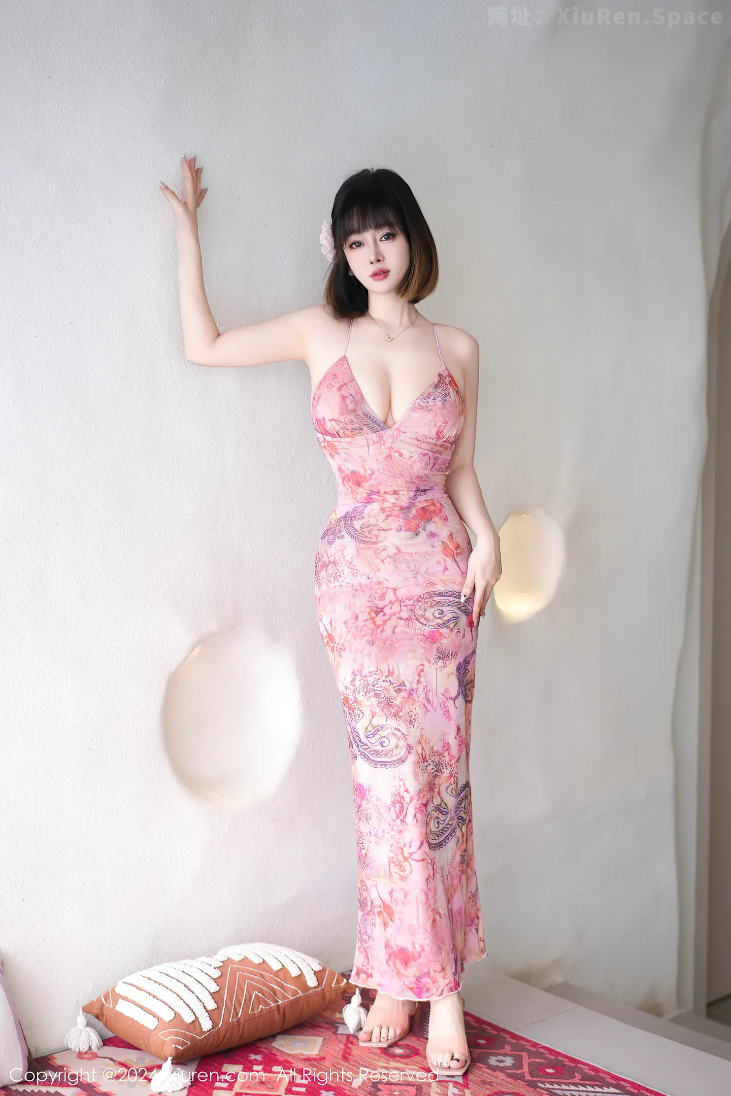 图片[2]-[XiuRen秀人网] VOL.9025 女神王雨纯性感粉色吊带长裙低胸秀曼妙身姿迷人诱惑写真71P-秀人网官方网站